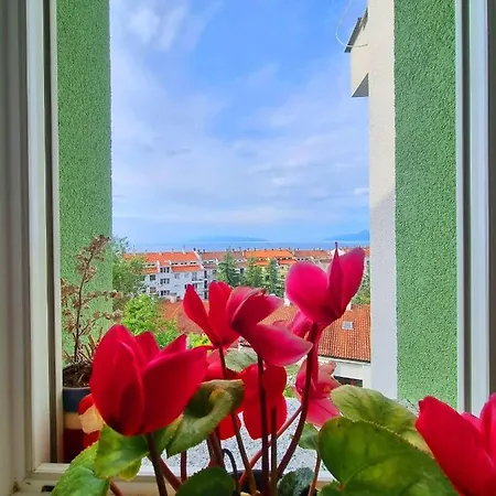 With Sea View Lejlighed